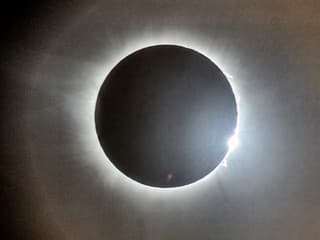 Slovensko čaká výnimočný astronomický úkaz. Už o mesiac uvidíme zatmenie Slnka