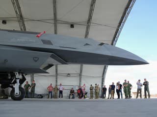 VIDEO: Nová éra vzdušných bojov. Piloti z USA majú posilu, americké letectvo dostalo prvé bezpilotné stíhačky