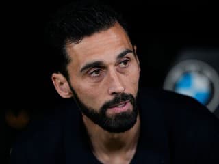 Trénera vylúčili, jeho hráči opustili ihrisko. Malaga oslavovala po penalte do prázdnej bránky
