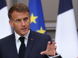 Francúzsko sa stalo cieľom hybridných útokov Ruska. Macron nariadil vláde pripraviť plán ochrany