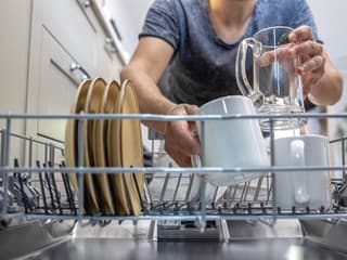 Umývačka neumýva tak, ako má? Väčšina ľudí zabúda na dôležitú vec