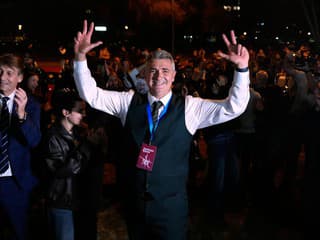 Politický obrat v Srbsku. Prokuratúra prešetrí tragédiu v Novom Sade aj zásah na pokojnom proteste