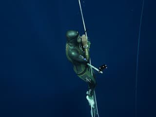 VIDEO: Slovenský freediver Martin Ruman vytvoril nový rekord. Na jeden nádych sa ponoril do hĺbky 114 metrov