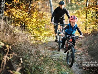 Na jeseň číha na cyklistov nenápadné nebezpečenstvo. Odborník upozornil, na čo si dať pozor