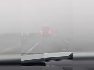 VIDEO: Kolaps na R1: Pri Seredi sa prevrátili tri kamióny, tvorili sa kolóny