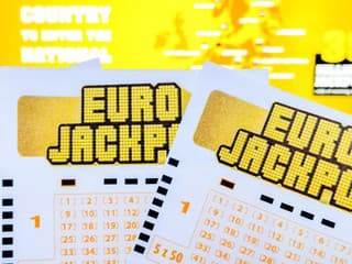 Dvaja Slováci môžu strieľať šampanské. V Eurojackpote vyhrali peniaze, ktoré im zmenili život