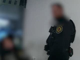 VIDEO: Mladík v Bratislave skúšal na policajtov prefíkaný trik. Keď ho prekukli, rozpútala sa naháňačka