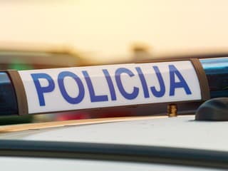 Mal si fotiť nahé deti na pláži. V Chorvátku zadržali podozrivého Poliaka