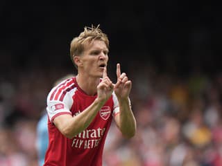 Arsenal získal prvú trofej v sezóne. Novému trénerovi Manchestru City súťažný debut vôbec nevyšiel