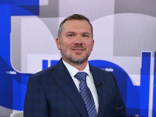 Aj u nás môže vyhrať krajná pravica, ak hlavné strany nebudú robiť politiku v prospech strednej triedy, odpovedal divákovi Karas