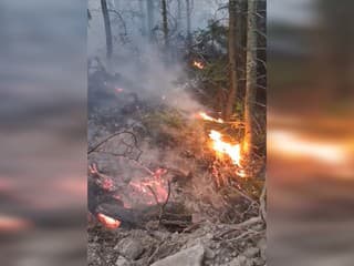 VIDEO: Po týždni opäť horí v Slovenskom raji. Do akcie znovu nasadili Black Hawk