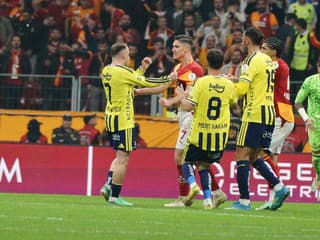 Škandál v najväčšom tureckom derby. Pred očami Škriniara sa strhla potýčka, zasahovala polícia