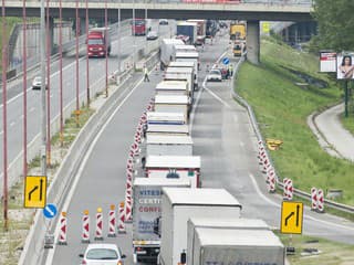 Hromadná zrážka ochromila D2, zablokovala smer na Bratislavu