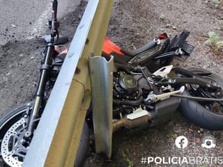 Nezvládol ostrú zákrutu. Motorkár (†29) zraneniam na mieste podľahol