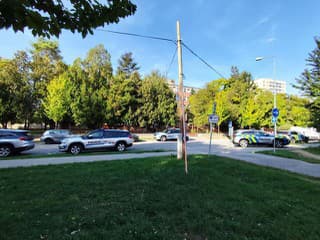 AKTUÁLNE Ďalší incident! V škole v Trnave zasahujú policajti, žiak chcel bodnúť spolužiaka
