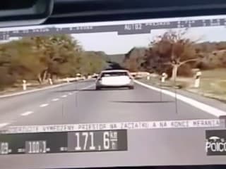 Ďalší vodič spoznal nový zákon: Mladíkovi pri Perneku namerali 171 km/h! Okamžite prišiel o vodičák