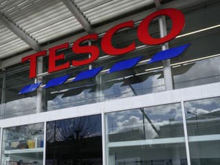 ŠOK po 30 rokoch na trhu: Tesco má zvažovať ODCHOD zo Slovenska!