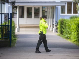 Zásadná reakcia na tragické udalosti a incidenty medzi žiakmi: Policajti budú hliadkovať pri školách