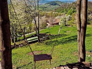 Ľudské výkaly, použité vložky a rozkradnuté hračky! Majiteľom obľúbenej hojdačky došla trpezlivosť: Radikálny krok