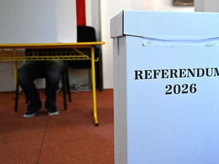 MIMORIADNY ONLINE Volebné miestnosti sa zatvorili: Výsledky referenda oznámia v nedeľu ráno