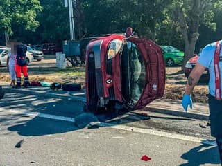 AKTUÁLNE Vážna nehoda na východe Slovenska: Auto skončilo prevrátene na boku! Cesta je uzavretá