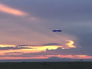 Bývalý pilot amerického letectva opisuje lesklý objekt v bizarnom tvrdení o UFO VIDEO