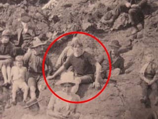 Cestovanie v čase existuje: TÁTO fotografia z roku 1917 to má dokazovať!