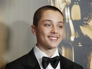 Knox Jolie na nepoznanie: Syn Angeliny Jolie a Brada Pitta mení imidž ako na bežiacom páse!
