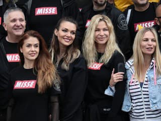 Schindlerová a Jesenská zmenili povolanie: Od takýchto krásnych kuriérok by chcel balík každý!
