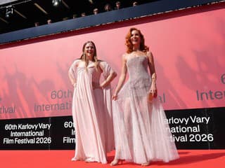 Bujarý štart festivalu v Karlových Varoch: České herečky dekoltmi zatienili aj hollywoodske hviezdy!
