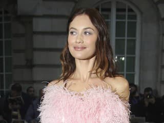 Bývalá bond girl je stále sexi: FOTO v plavkách ako dôkaz!