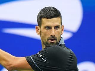 Novak Djokovič po konci v 1. kole: Aha, čo robil po prehratom zápase... FOTO Dlho nesmútil!