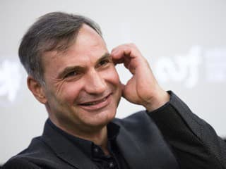 Návrat na miesto hriechu: Jiří Macháček oslávil 60-ku tam, kde kedysi skočil opitý do rieky!