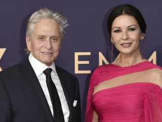 Catherine Zeta-Jones vie, ako rozpáliť Michaela: Na spoločné narodeniny ukázala, že je stále sexi kosť!