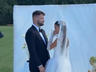 Filip Sulík a Viktória sú svoji! Pozrite na nevestu: Ich veľký deň si nenechali ujsť ani známe tváre