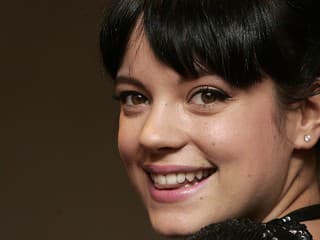 Pomsta bývalému v najluxusnejšej podobe! Lily Allen dráždi: Sexi pózy, čipky a skryté odkazy v piesňach