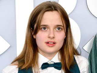 Dcéra Angeliny Jolie a Brada Pitta predávala vlastné umenie na ulici! To jej slávna mama nepomôže konexiami?