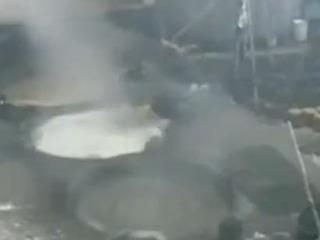 STRAŠNÁ SMRŤ Muž mal v práci FATÁLNU nehodu, VIDEO spadol do nádrže v vriacim cukrom!