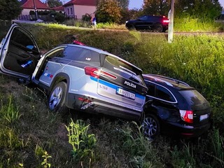 Zbesilá naháňačka v Nitre skončila nehodou: Opitý vodič unikal pred hliadkou! Zranil sa policajt
