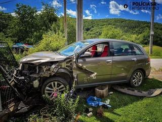 AKTUÁLNE Opitý vodič na východe zdemoloval záhradu a ťažko zranil ženu: Zasahovať musel vrtuľník!