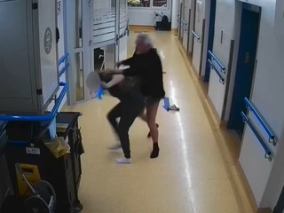 Na Kramároch opitý muž brutálne napadol zdravotnú sestru! VIDEO Udrel ju do hlavy a začal ju škrtiť