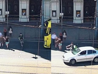 VEĽKÁ NEHODA Vodič preletel cez prechod a ZRÁMOVAL kuriéra, polícia označila vinníka