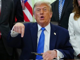 MIMORIADNE Ostré slová Trumpa! Hrozí okamžitým ÚTOKOM a ovládnutím strategických ložísk ropy
