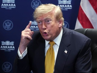 Trumpa pristihli pri lži: Namiesto lekára bol na golfe! Biely dom hasil prešľap
