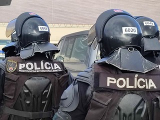AKTUÁLNE Veľká policajná akcia s krycím názvom APUS: ÚBOK zasahuje v Bratislavskom kraji