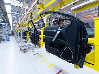Ďalšia veľká automobilka v problémoch: Plánuje hromadné prepúšťanie! O prácu môže prísť vyše 2-tisíc ľudí