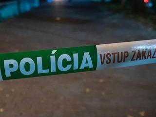 Krvavý piatkový večer pri Trenčíne: Žena prišla o život, podozrivý muž skončil v cele!