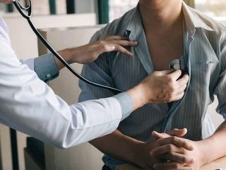 Tichý zabijak v našich cievach: Zákernú chorobu má po tridsiatke už každý tretí muž!