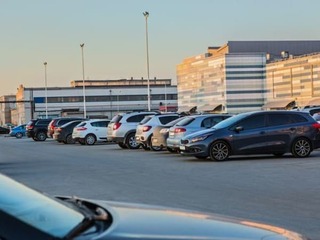 Veľký predajca vozidiel krachuje: Zákazníci zrejme neuvidia ani nové autá, ani svoje peniaze!