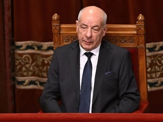 ŠOK v Maďarsku: Parlament SCHVÁLIL zmenu ústavy, prezident Sulyok okamžite KONČÍ vo funkcii!